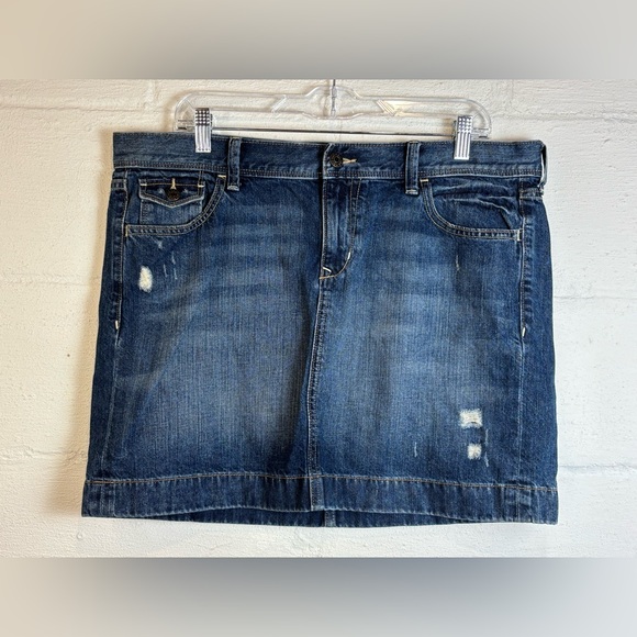 Old Navy Woman’s Lightly Distressed Casual Denim Y2K Mini Cotton Skirt Size 14 - Picture 1 of 6